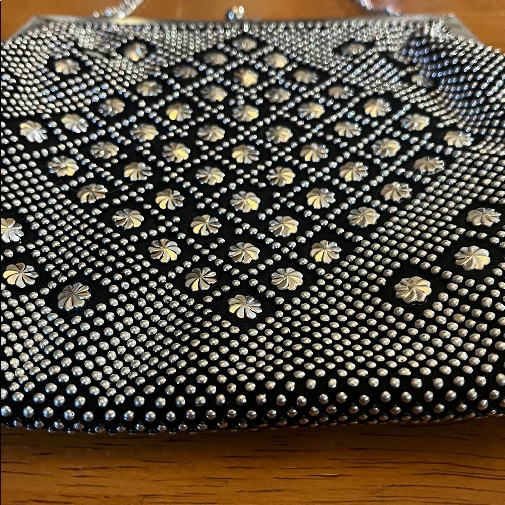 Vintage Black & Silver Beaded Clutch Purse w/Chain strap & Kiss lock clasp 7”x6”